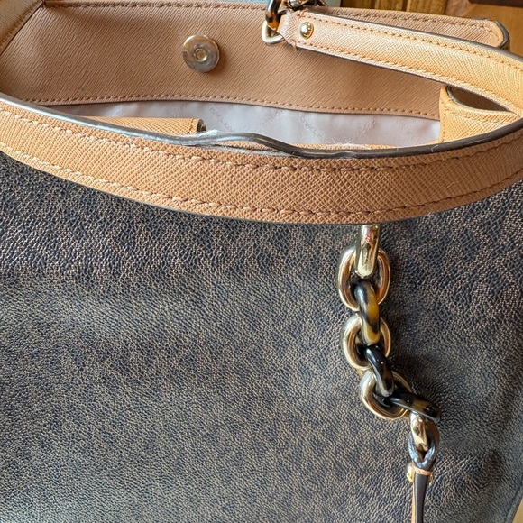 Michael Kors Brown Shoulder Bag with Gold-Tone Hardware. Medium size - Picture 8 of 15